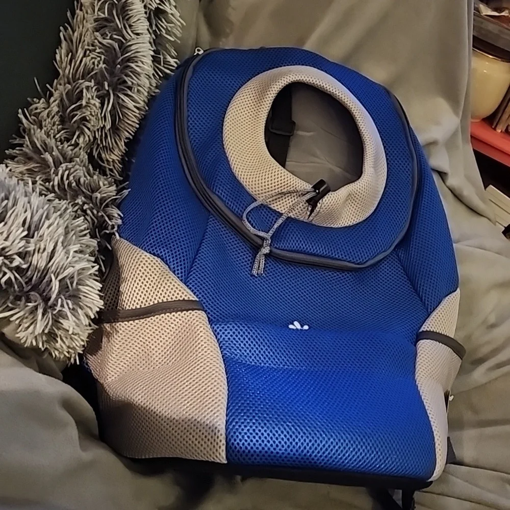 Pet carrier back/front pack. New. XL.